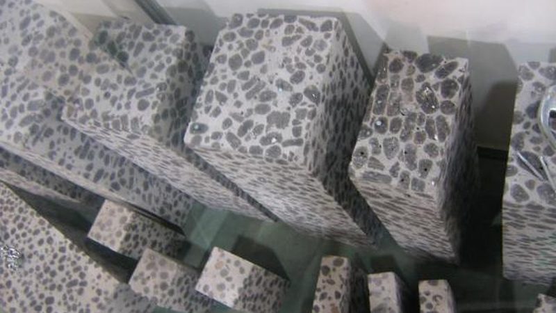 以下是一些常见别墅屋面防水材料的报价参考：
