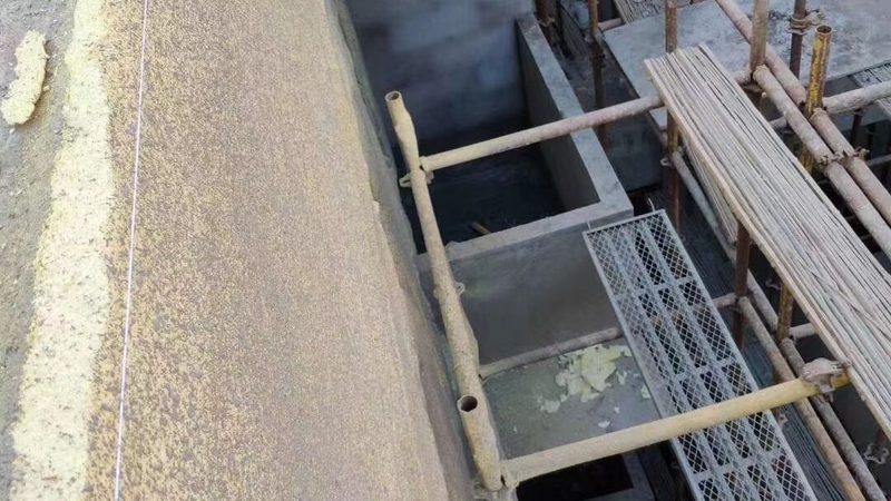 SBS防水卷材屋面施工，搭接宽度如何把握？**